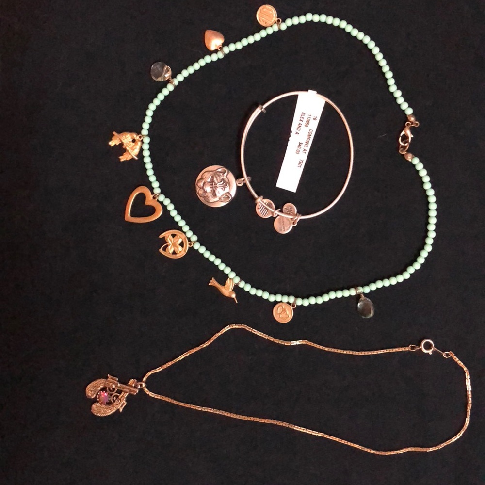 Bundle of 2 necklaces Bracelet is NFS